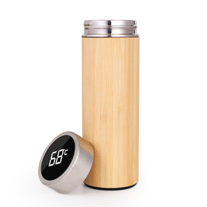 Taza aislante con estampado de bambú y cubierta para mostrar la temperatura