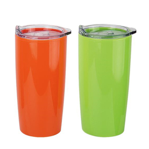 Vaso de plástico reutilizable de 580 ml con tapa a prueba de fugas