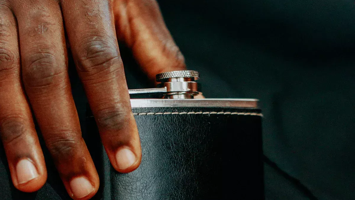 ¿Qué es la petaca de acero inoxidable?